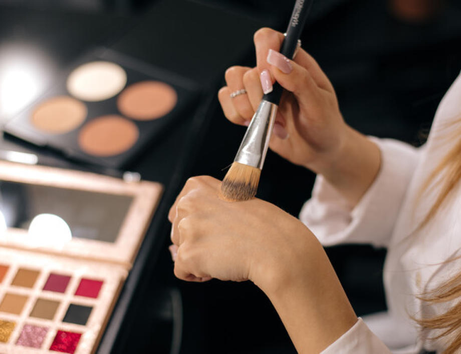 A star makeup masterclass by the head makeup artist of the National Selection for Eurovision!